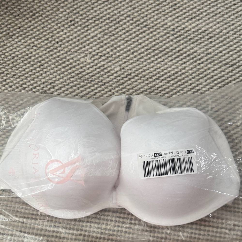 BRAND NEW W TAGS!! Victoria's Secret Light Pink Strapless T-Shirt Bra